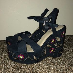 MIA flower wedges